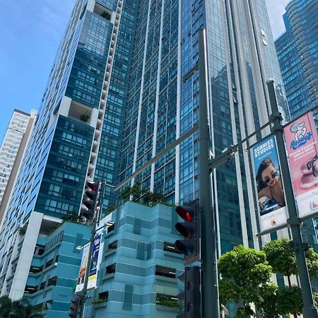 מנילה 1 Bedroom Uptown Bgc Across Uptown Mall מראה חיצוני תמונה