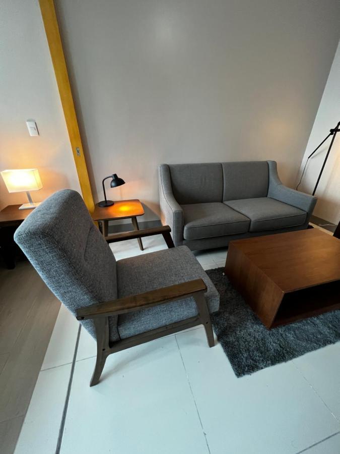 מנילה 1 Bedroom Uptown Bgc Across Uptown Mall מראה חיצוני תמונה