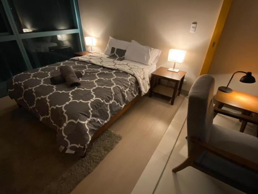 מנילה 1 Bedroom Uptown Bgc Across Uptown Mall מראה חיצוני תמונה