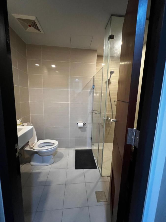 מנילה 1 Bedroom Uptown Bgc Across Uptown Mall מראה חיצוני תמונה