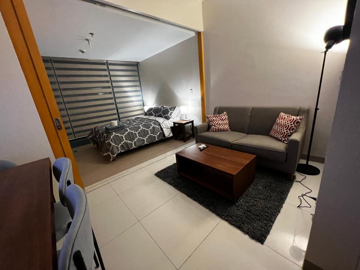 מנילה 1 Bedroom Uptown Bgc Across Uptown Mall מראה חיצוני תמונה