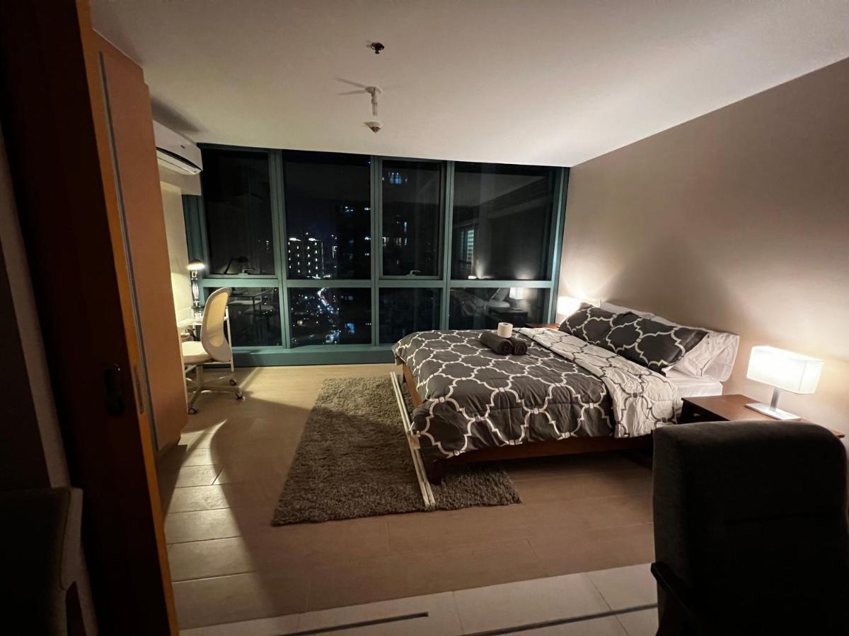 מנילה 1 Bedroom Uptown Bgc Across Uptown Mall מראה חיצוני תמונה