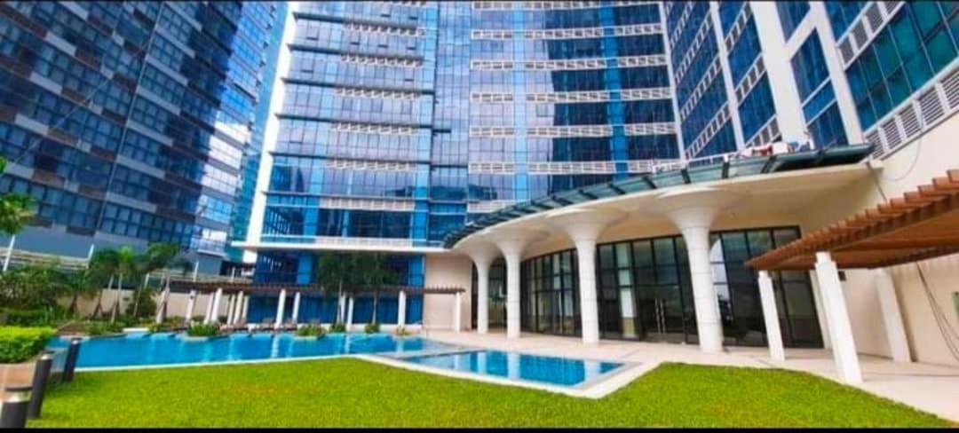 מנילה 1 Bedroom Uptown Bgc Across Uptown Mall מראה חיצוני תמונה