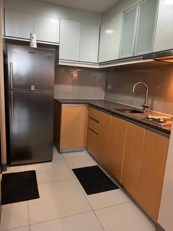 מנילה 1 Bedroom Uptown Bgc Across Uptown Mall מראה חיצוני תמונה
