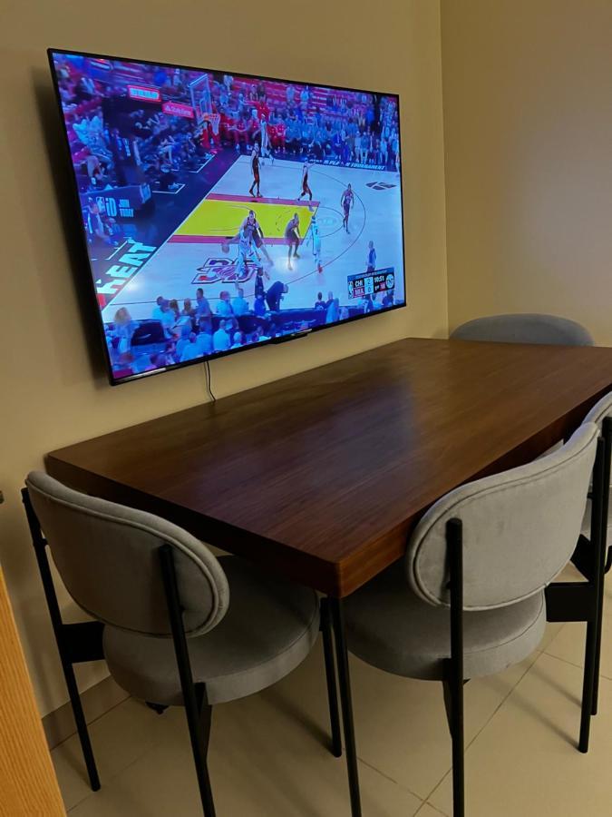מנילה 1 Bedroom Uptown Bgc Across Uptown Mall מראה חיצוני תמונה