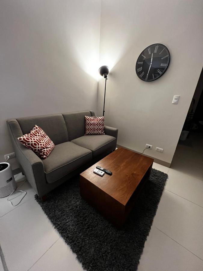 מנילה 1 Bedroom Uptown Bgc Across Uptown Mall מראה חיצוני תמונה