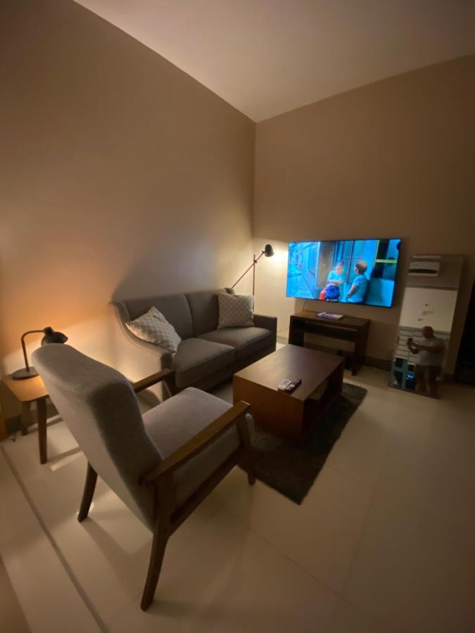 מנילה 1 Bedroom Uptown Bgc Across Uptown Mall מראה חיצוני תמונה
